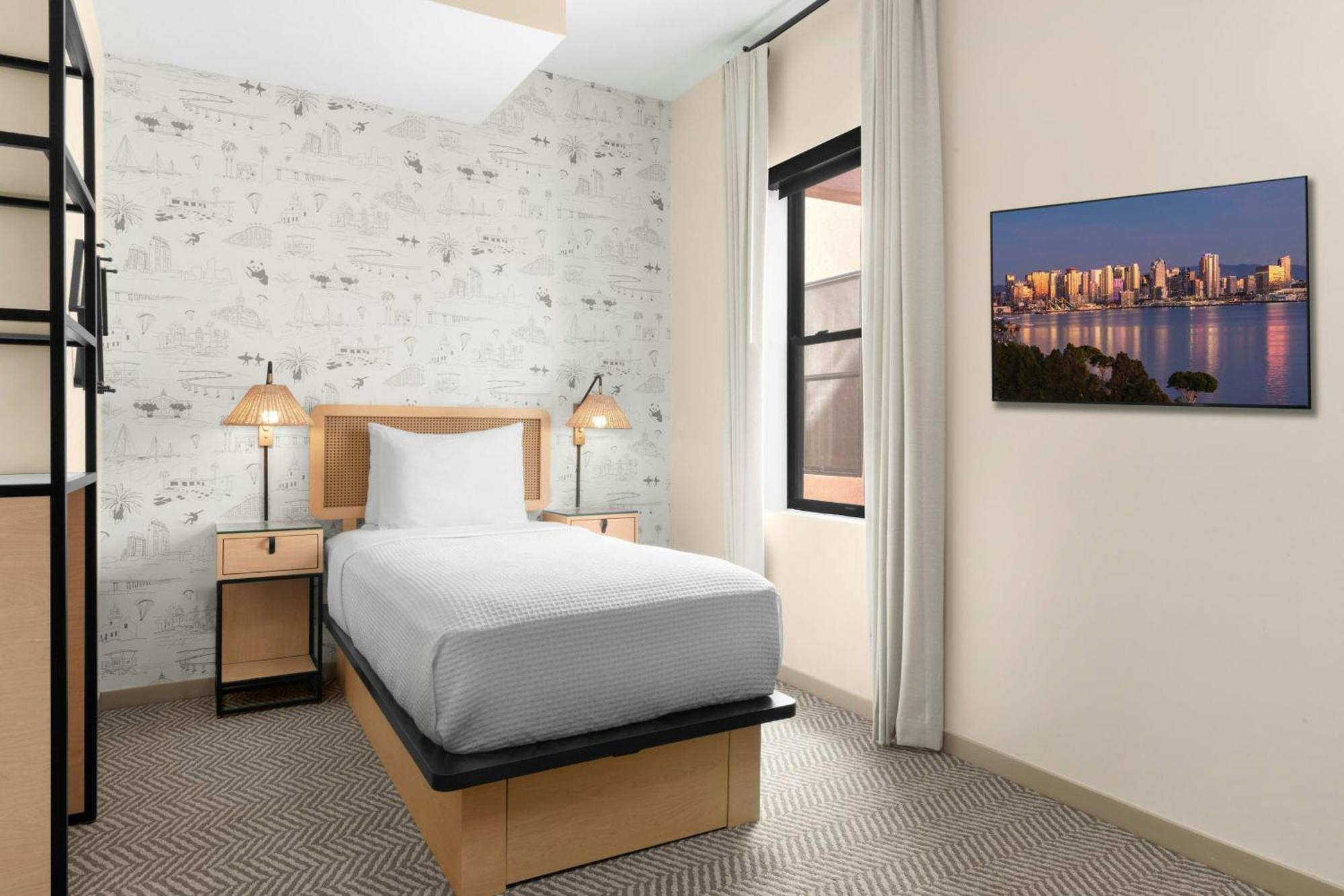 Cozy Single Room with Limited View