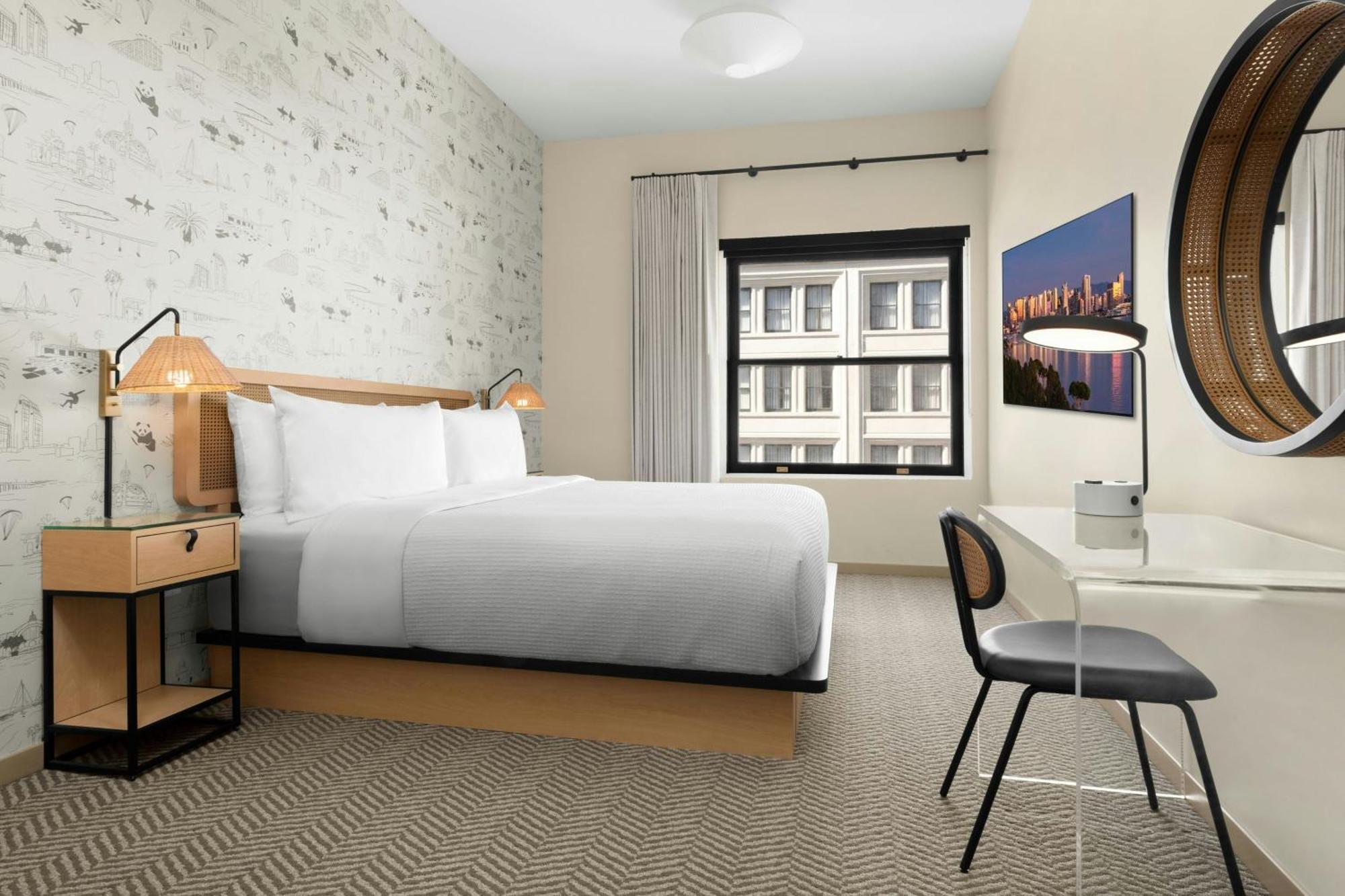 Deluxe King Room with Limited View