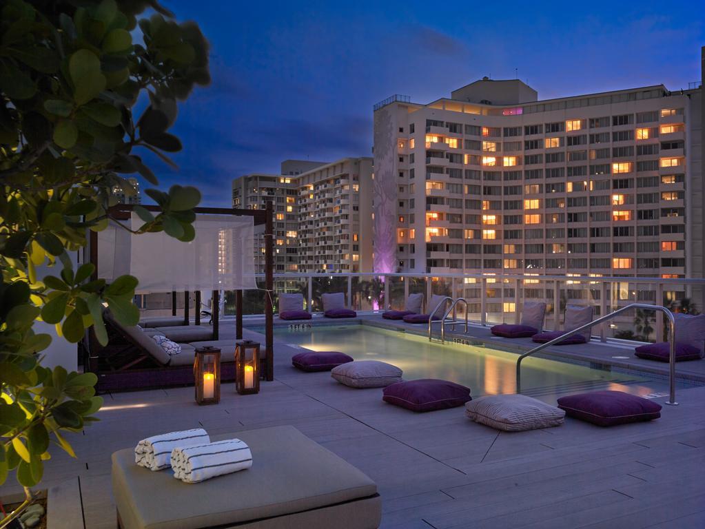 Signature King One Bedroom Suite - with Kitchenette and Balcony