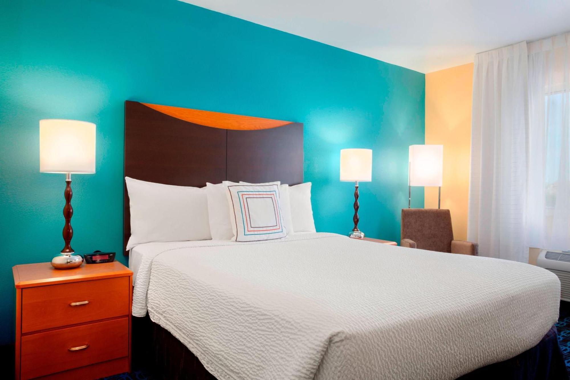 1 Queen Bed