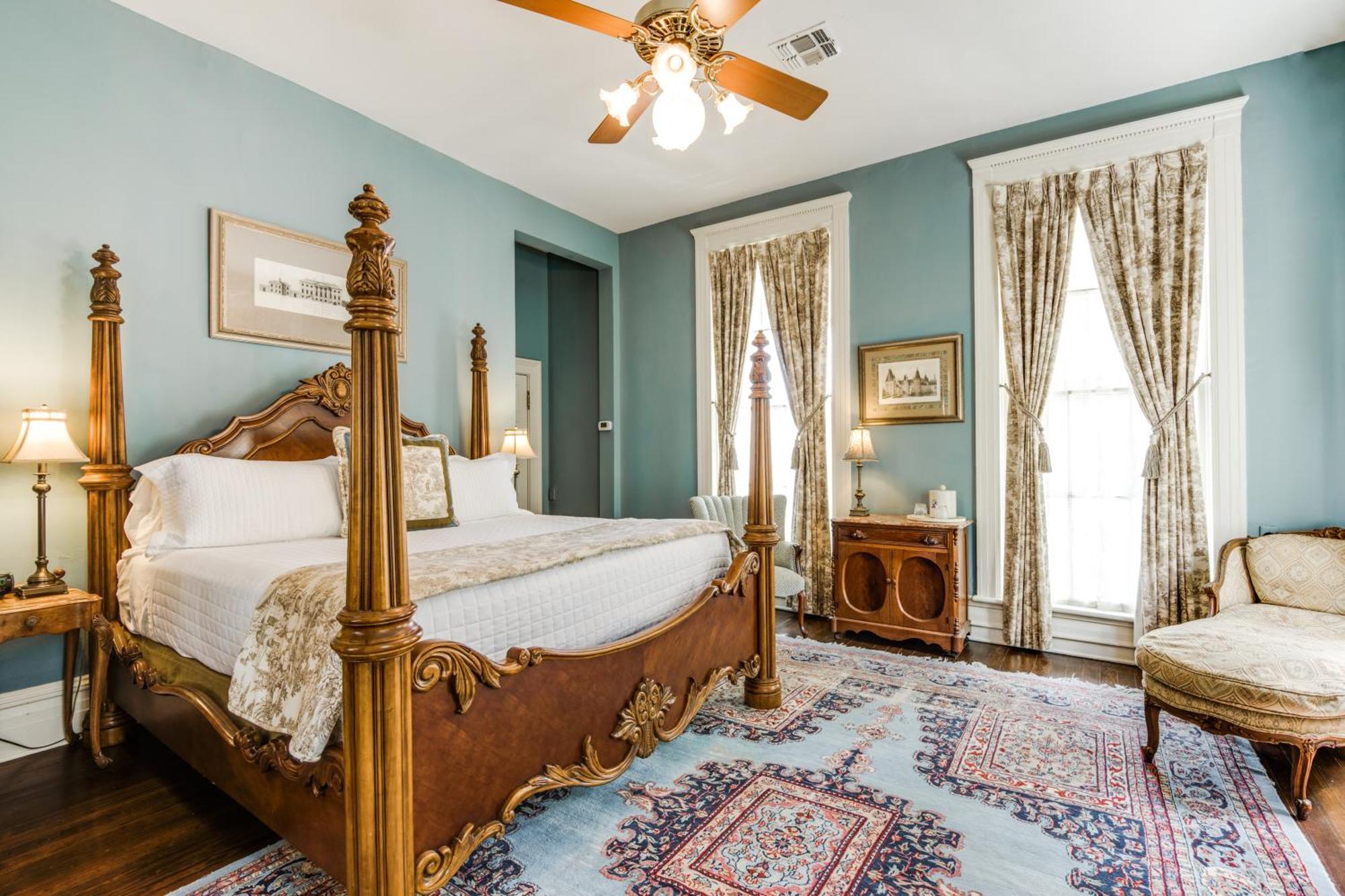Deluxe King Room - Oge House on the Riverwalk
