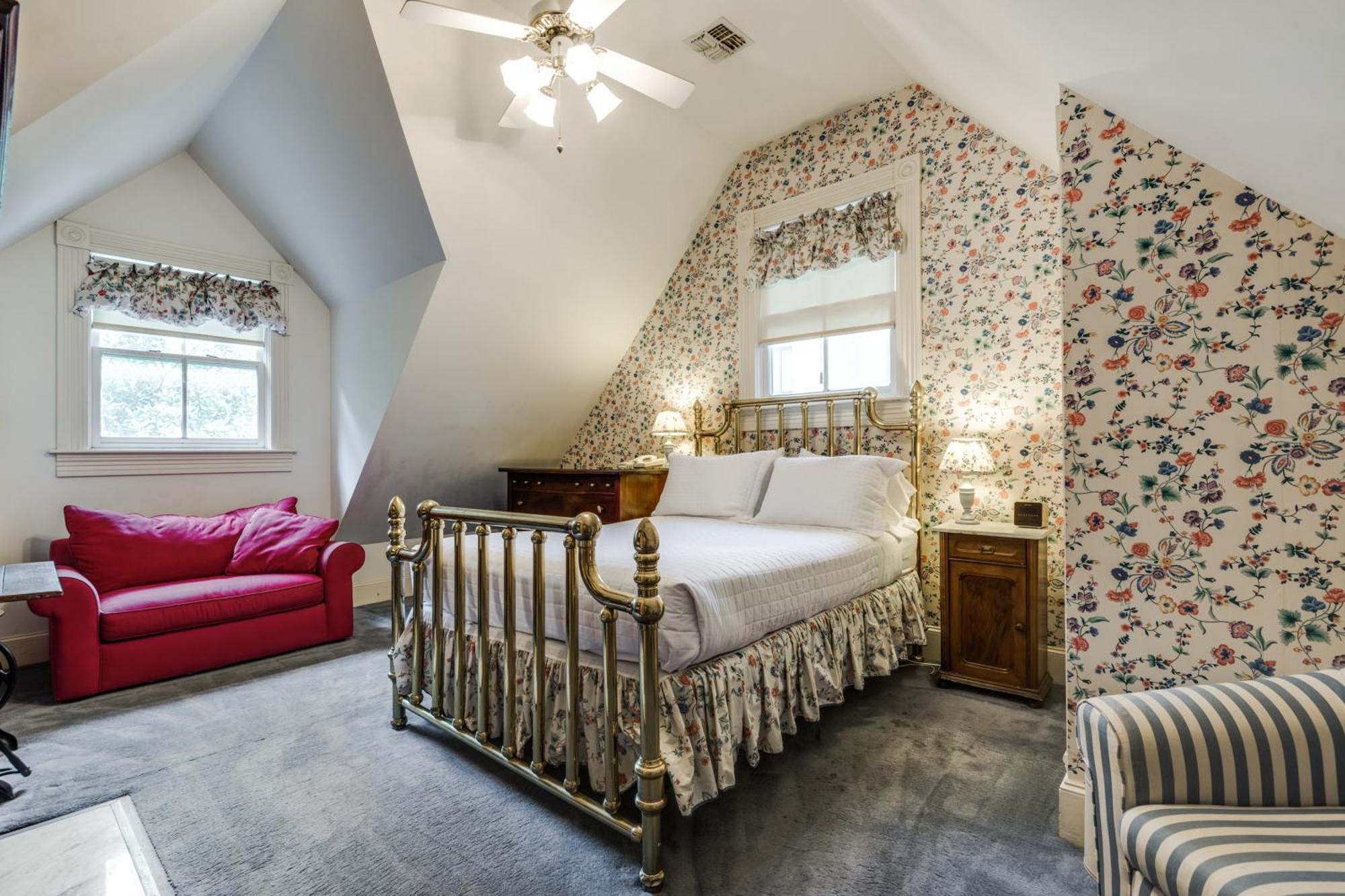 Queen Room - Pancoast Carriage House