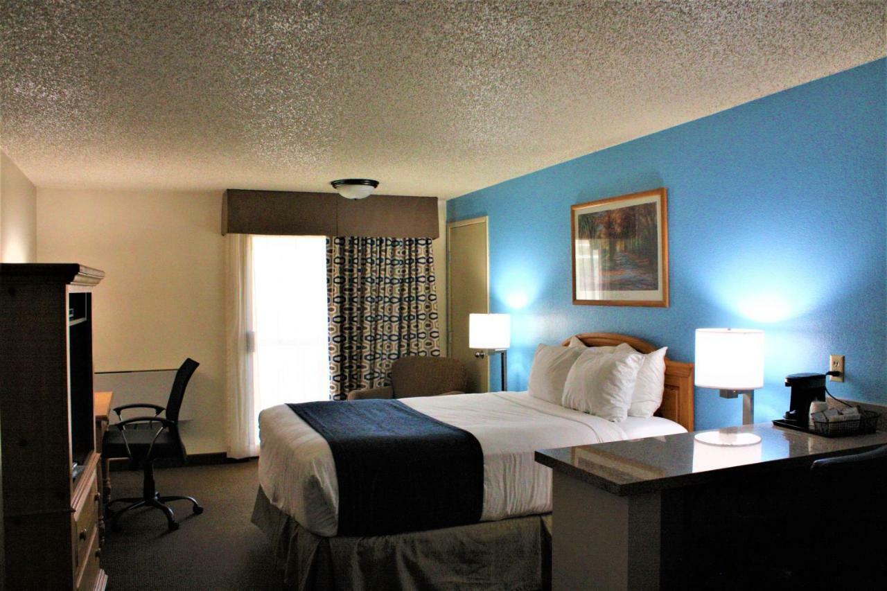Queen Studio Suite River View Non-Smoking