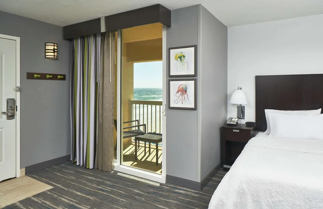 Hampton Inn Daytona Beach/Beachfront-1