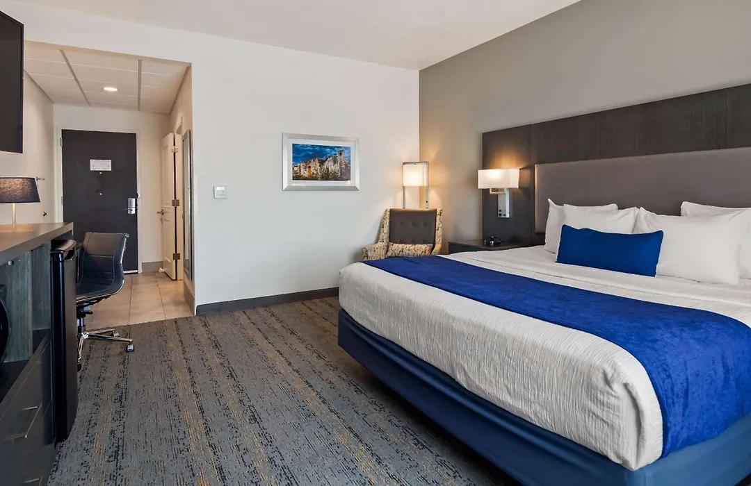 Best Western Plus Roland Inn & Suites-1