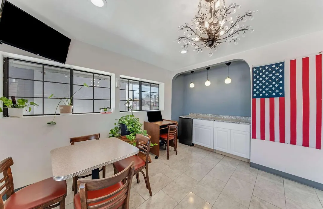 Americas Best Value Inn San Antonio Downtown Riverwalk-1