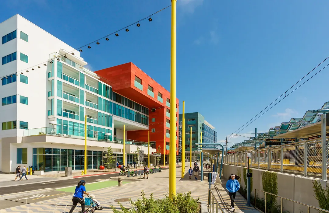 Courtyard By Marriott Santa Monica-1