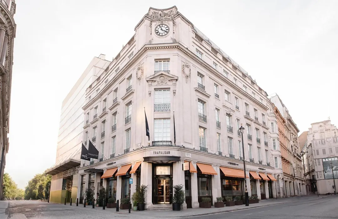 The Trafalgar St James London Curio Collection By Hilton-1