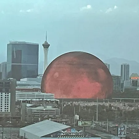 Signature Mgm Suite With Strip And Sphere View-2