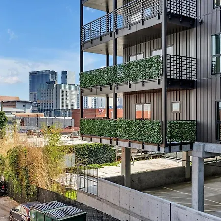 Huge Downtown Corner Unit- Pool-Gym-Walk 2 Broadway-2