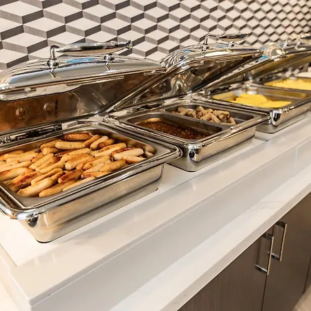 Holiday Inn Express & Suites Toronto Airport South By Ihg-2