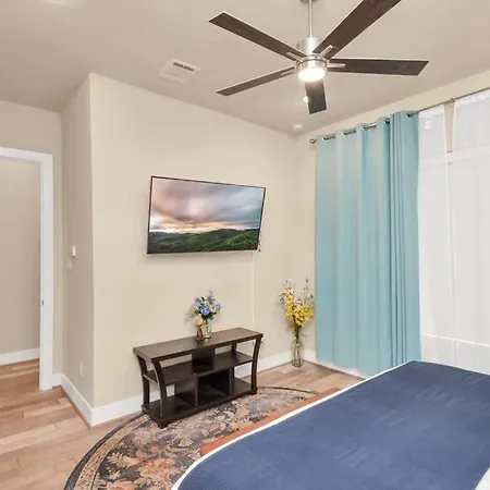 Beautiful Luxurious Houston Galleria Home-3