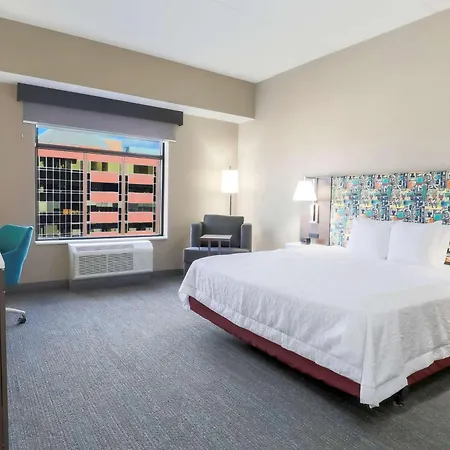 Hampton Inn & Suites Pittsburgh Downtown-2