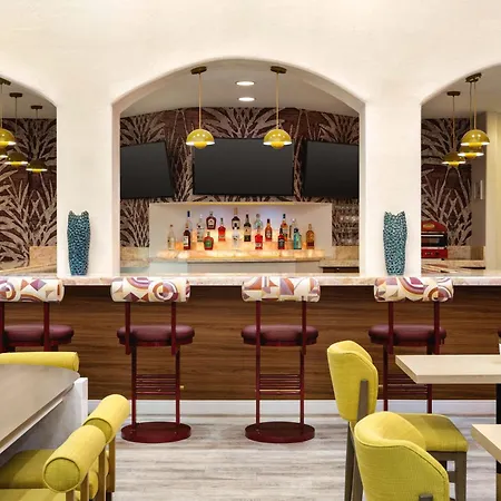 Hampton Inn Tropicana-3