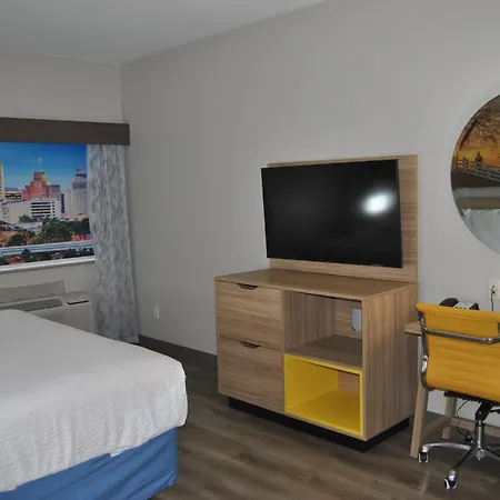 Days Inn & Suites By Wyndham San Antonio North/Stone Oak-3
