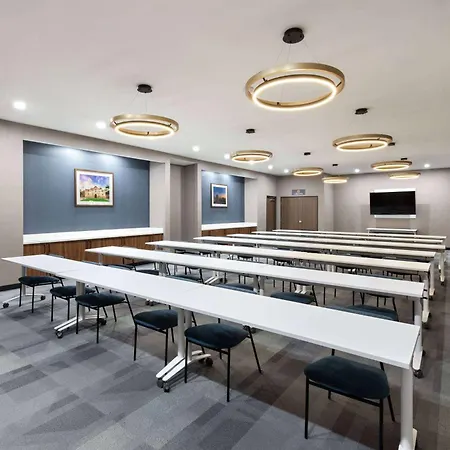 La Quinta Inn & Suites By Wyndham San Antonio At The Rim-2