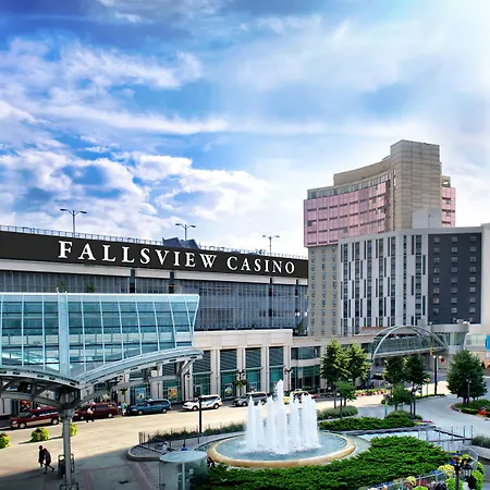 Wyndham Grand Fallsview Hotel-2