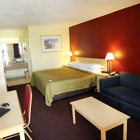 Econo Lodge Inn & Suites Maingate Central-3