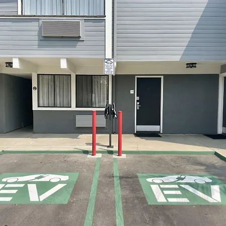 Inn At Highway 1-3