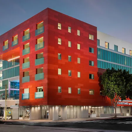 Courtyard By Marriott Santa Monica-3