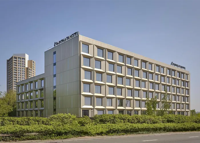Park Plaza London, Park Royal Hotel