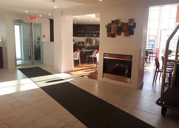 Clarion Pointe Quebec Airport Hotel